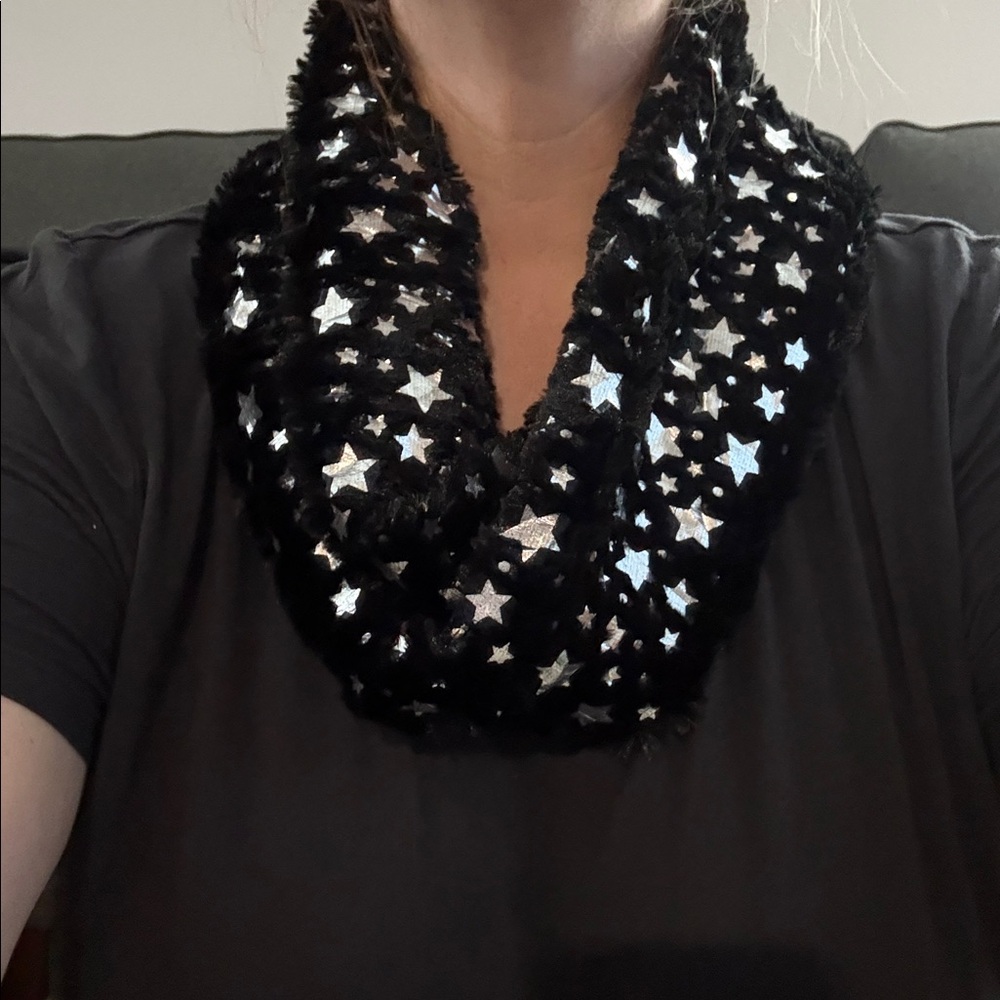 Black Star Pattern Infinity Scarf